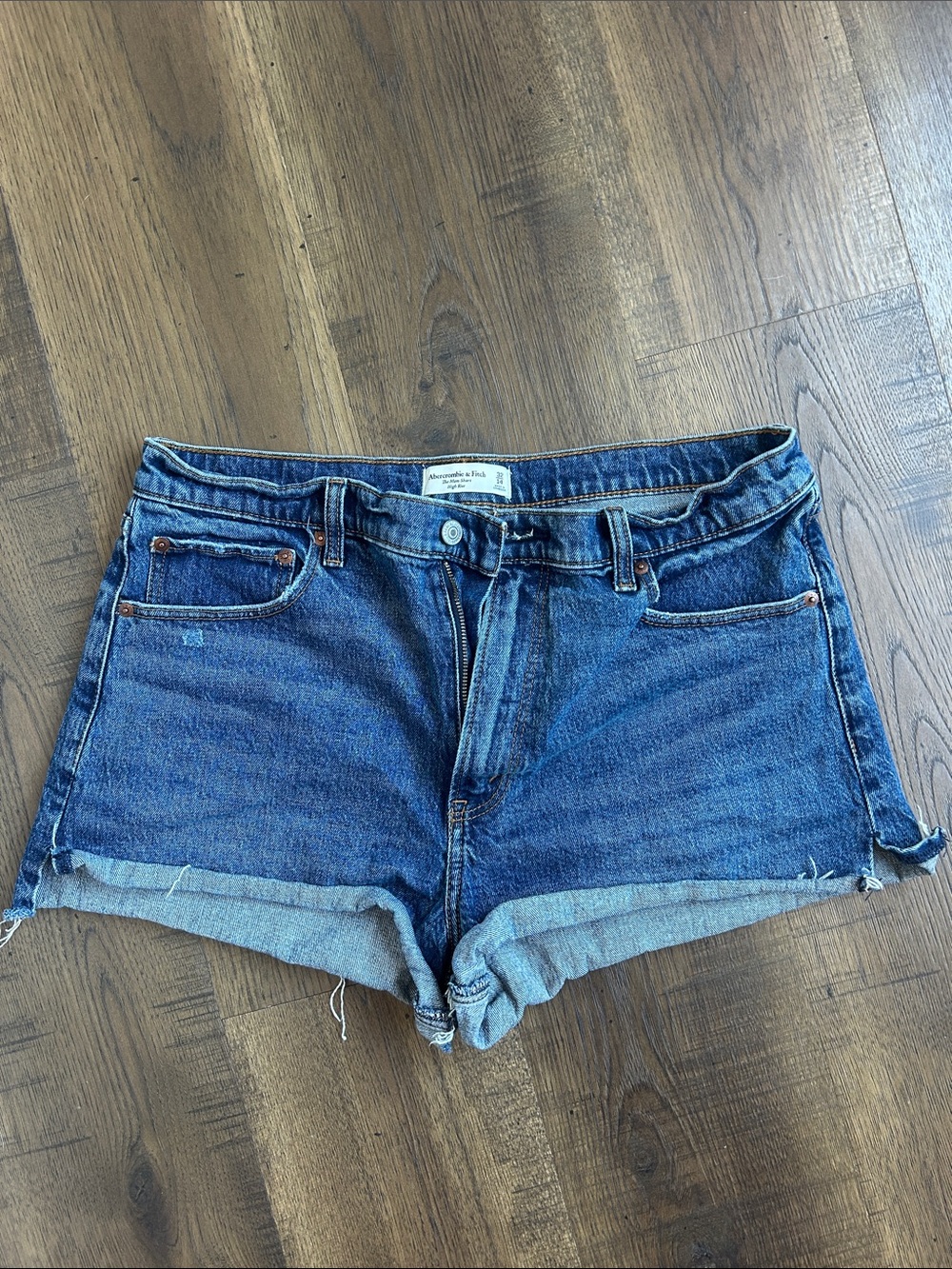 Abercrombie & Fitch The Mom High Rise